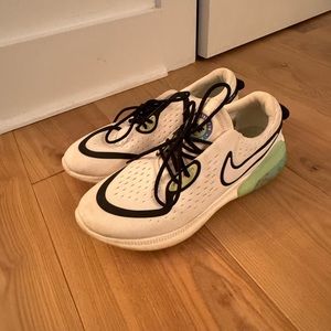 Women’s Nike sneaker